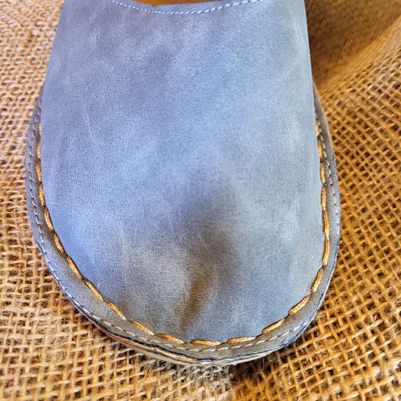 Shoes - Picture 3 of 3